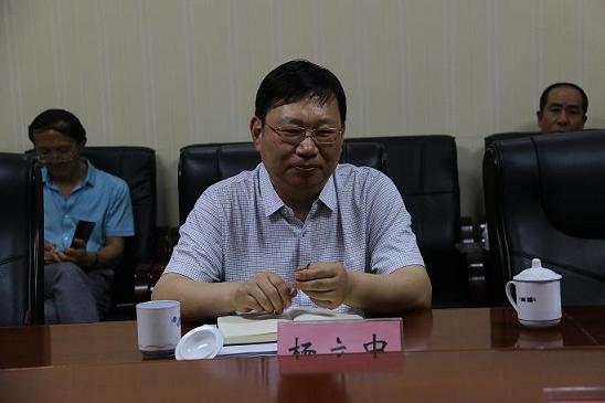 图为中共行唐县委书记杨立中图为中国商业与文化金融发展工作委员会副